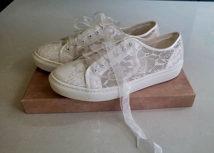 shoes sneakers