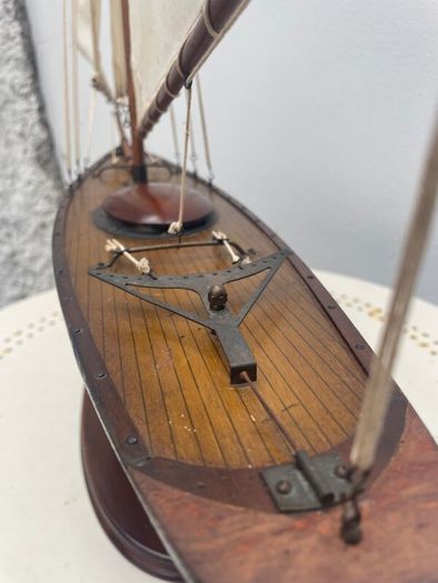 Old Model Pond Boat