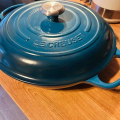 Le Creuset cast iron casserole dish 30cm