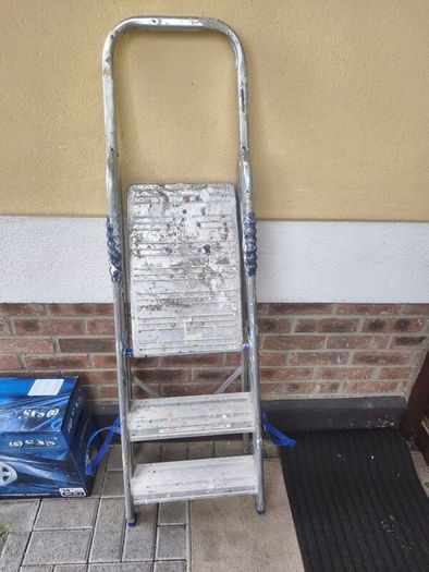 Step ladder
