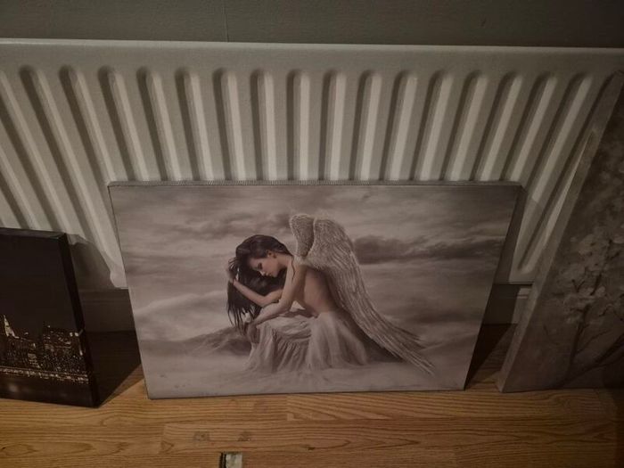 Picture of sitting Angel with wings