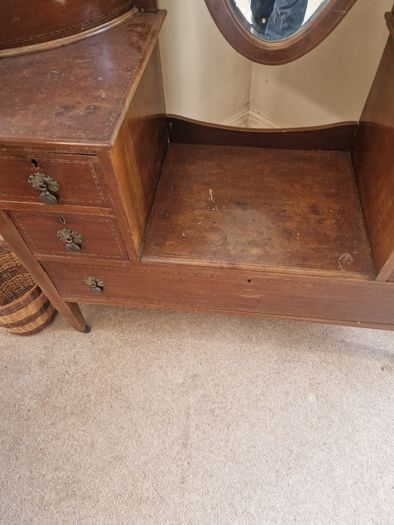 3 mirror dresser/vanity unit
