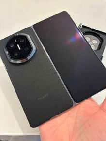 Huawei Mate X7 fold