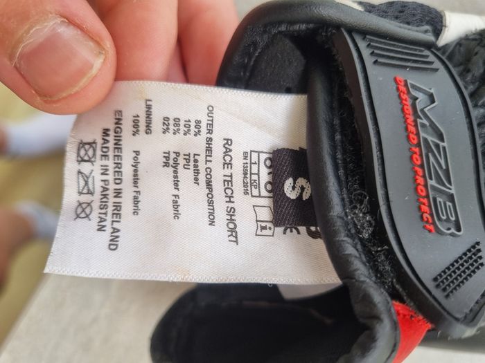 Motorcycle gloves