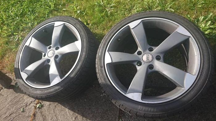 Audi a4 b7 sline bumper fog lamp grills. Spot lights double din GPS radio 3 spoke steering wheel armrest seats turbo glove box rear ashtray twin exhaust parts breaking