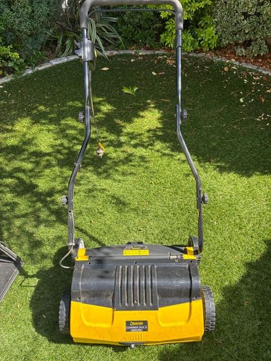 Artificial Grass electric sweeper brush -keeps grass from going flat