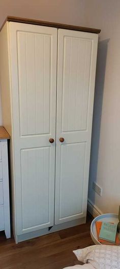 Bedroom furniture set