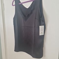 New Lisa& Co black cami top