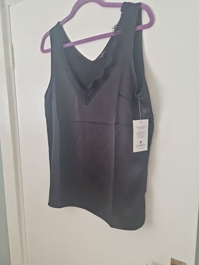 New Lisa& Co black cami top