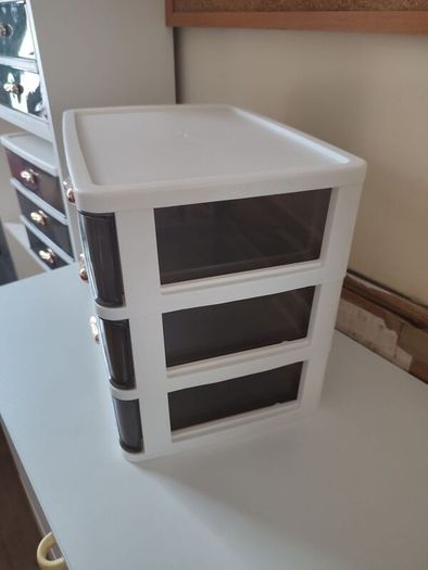 Desktop chest of drawers