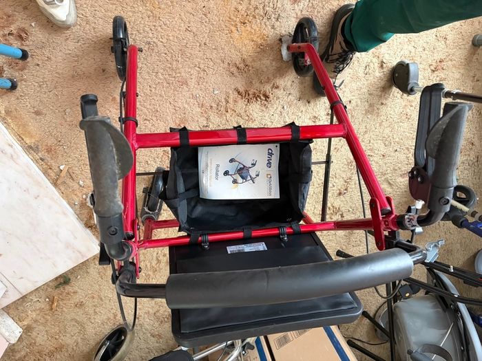 Drive DeVilbiss 4-Wheel Rollator Walker with Seat & Storage