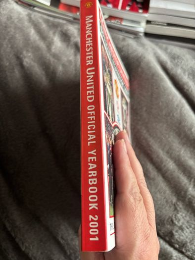 Manchester United Official Yearbook 2001