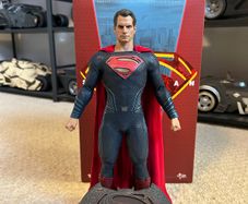 Hot Toys BvS Batman V Superman - MMS343 1/6 Scale Figure Superman
