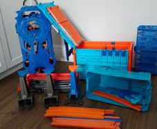 hot wheels track and garage