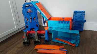 hot wheels track and garage