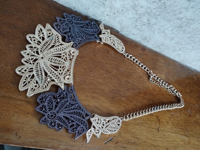 Beautiful openwork necklace.