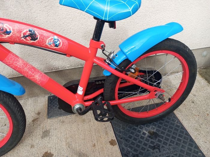 Kids spiderman bike size 16 inch wheels