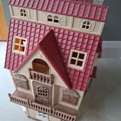Sylvanian family dolls house and cars