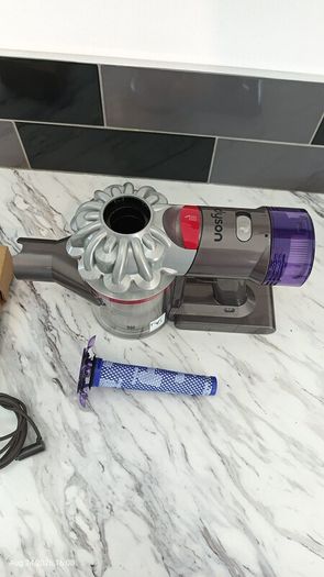 Brand new Dyson V8 Advanced