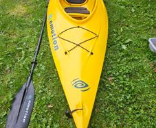 2x Single Kayaks (Sit-on + Sit-in) + 2 Paddles, Spraydeck, Buoyancy Bags, Pump & Universal 2-Kayak Roof Rack