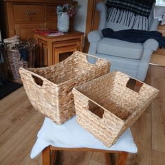 2 Baskets 14 euro  for both