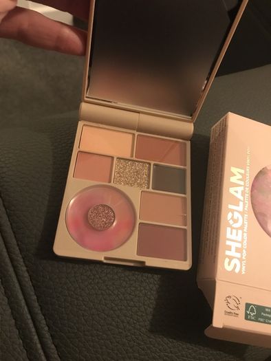 Vinyl pop pallet