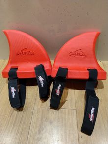 Shark fin buoyancy aid