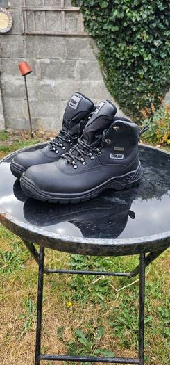 Steel toe work boots