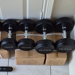 2xbrand new sets of dumbbells 2x12.5kg, 2x10kg