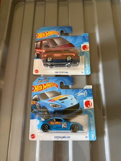 Hot Wheels Toyota 5 for both
