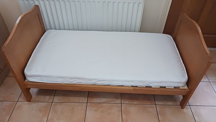 Cot bed