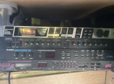 Effects units analog , rack mounted