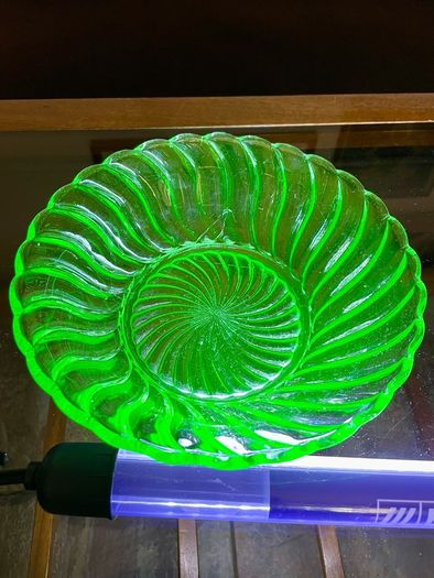 Uranium Green Vintage Glass Carnival Serving Bowl by Bagley UK