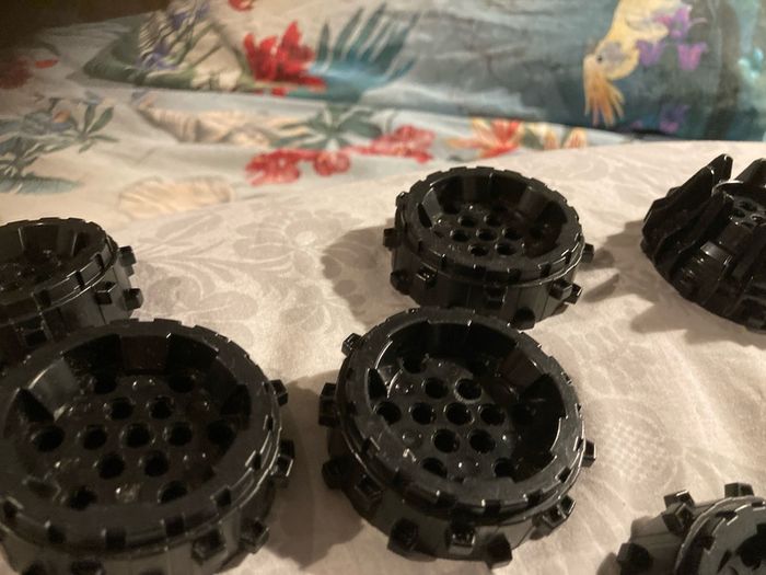 lego hard plastic wheels with cleats and flanges