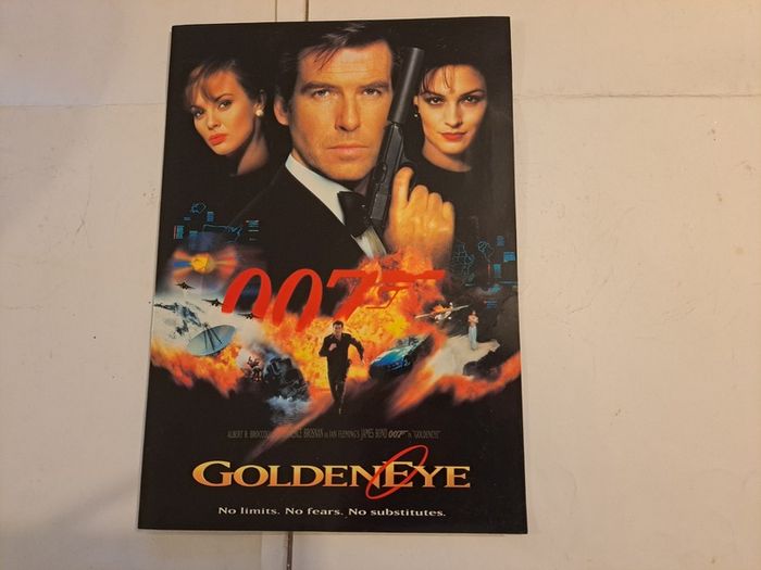 James Bond 007 Goldeneye Phonecards: Folder; Set Of 8, Bt + Eireann