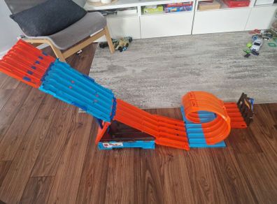 Hot Wheels track race crate
