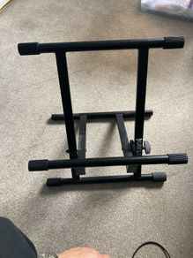 Guitar amp stand