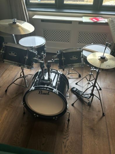Pearl Roadshow Jr Drum Kit (Excellent Condition)