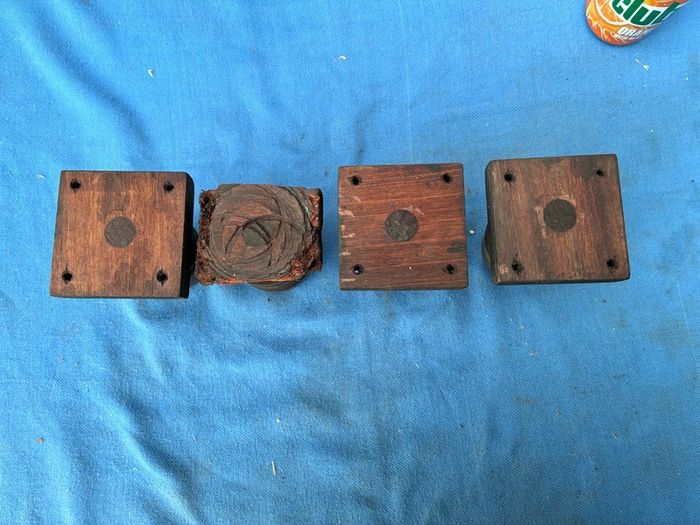 4 furniture legs
