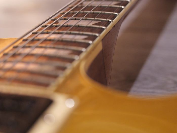 Modded [Ragnarok + Evertune] 1982 Gibson Les Paul 30th Anniversary Goldtop