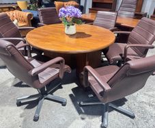round table and6xdaophin chairs
