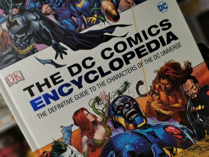 The DC Comics Encyclopedia ! All New Edition! Beautiful Hardcover ! Covers over 1200 Characters ! 2016 ! by DK !