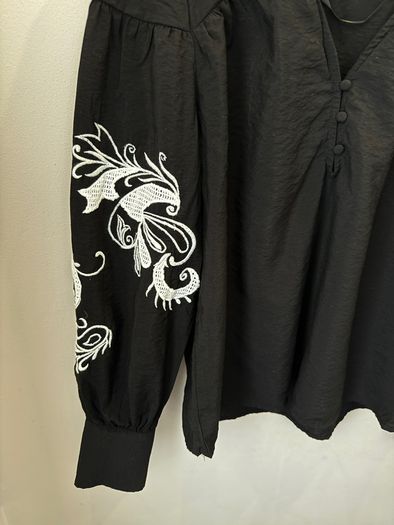 VERO MODA Charlotte Embroidered Sleeve Top Black Size S!