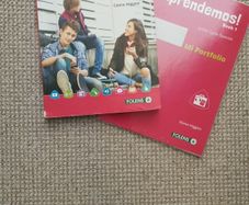 iAprendemos Book 1 and portfolii book
