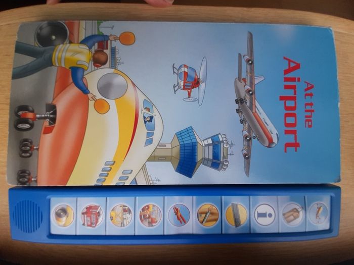 Children's sound book 'At the Airport'