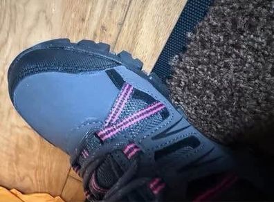 hiking shoes size 4