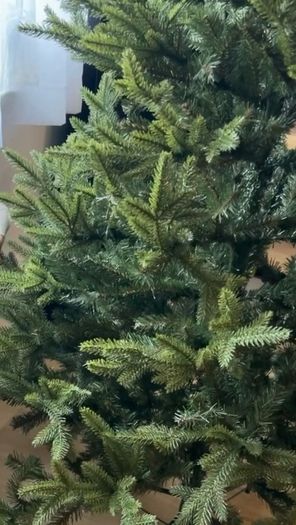 Christmas tree real look ONLY decorations not included