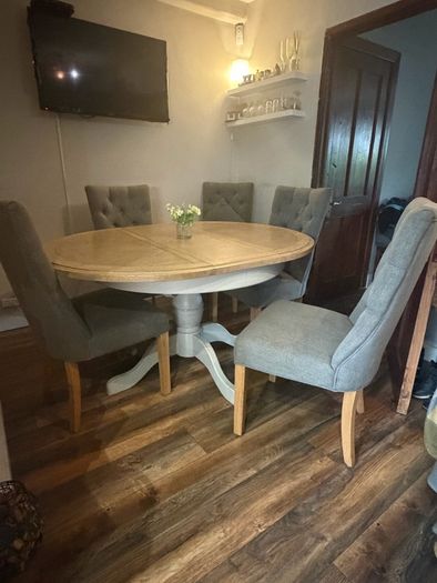 Easy Living Dining Table and Chairs