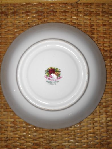 Royal Albert Old Country Roses saucer