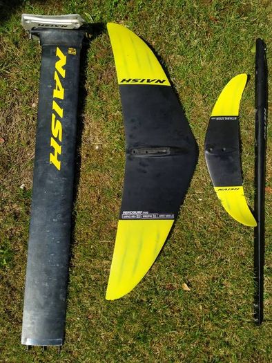 Windsurfing foil board and foil set